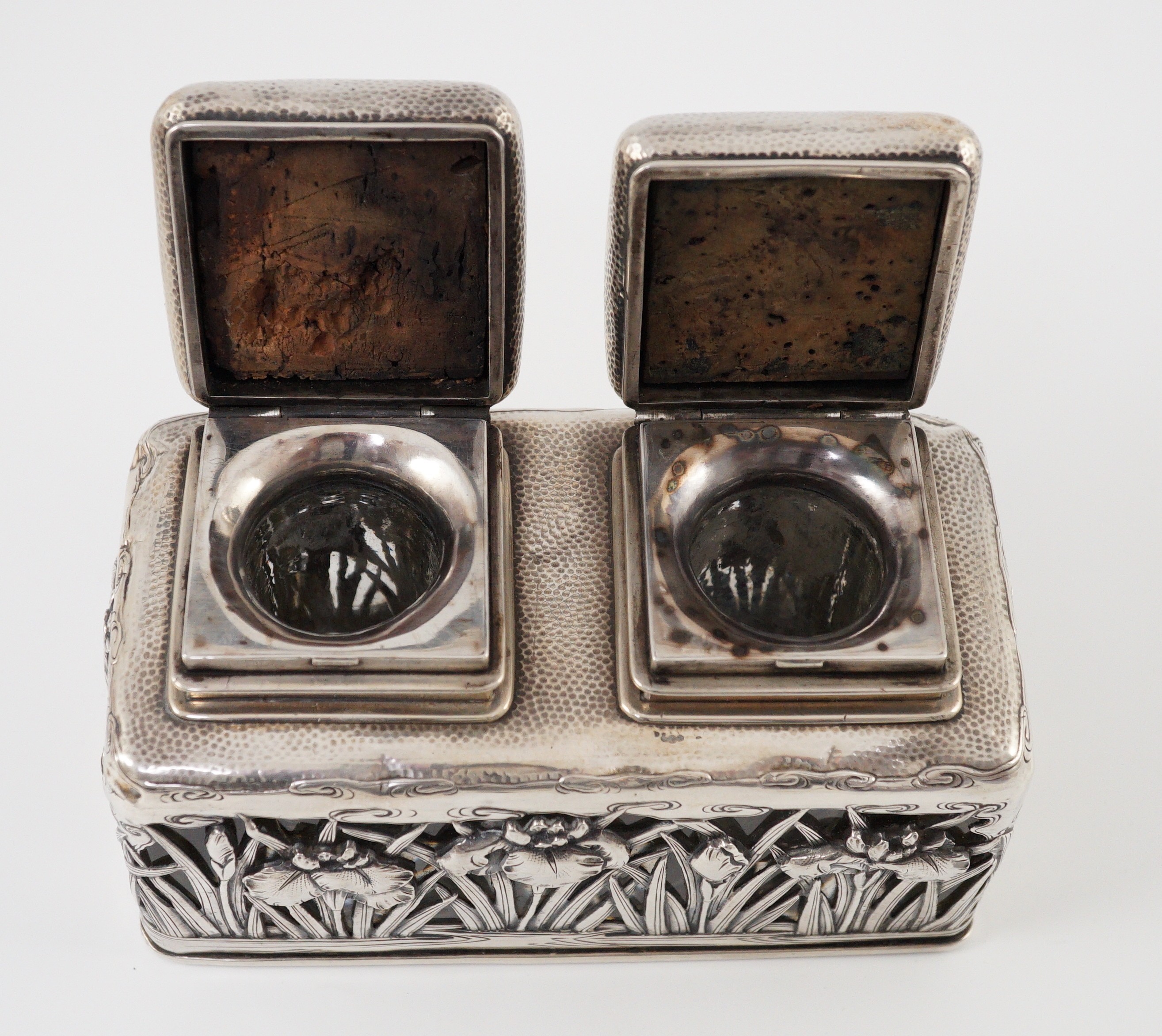 A Japanese silver double inkwell by Arthur Bond, Yokohama, c.1900, 14cm wide